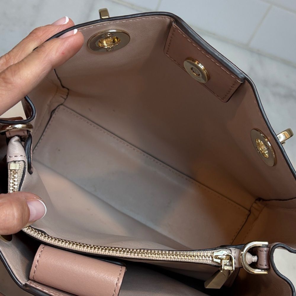 Michael Kors Bag Purse Handbag Leather Cynthia Pink Chain Satchel Pocketbook - Picture 9 of 16